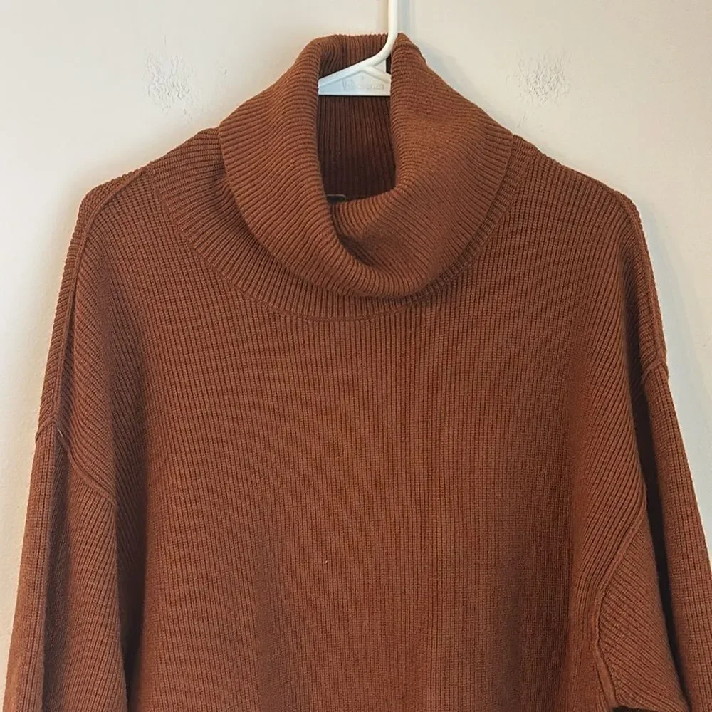 Free People Women’s Brown Soft Oversized Turtleneck softly Sweater tunic SM EUC!